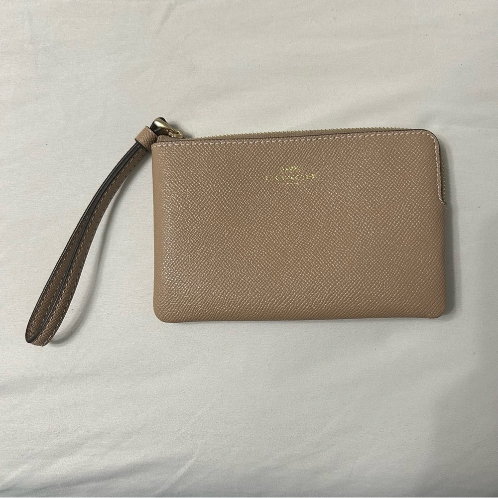 Coach Wristlet Tan